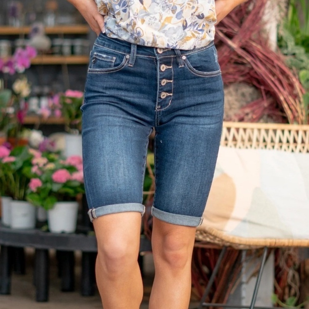 KanCan Karlie High rise Dark Wash Button Fly Bermuda Jean Shorts Size 15 31